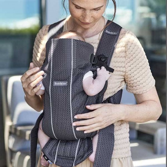 Marsupiu anatomic BabyBjorn Mini cu pozitii multiple de purtare Anthracite 3D Mesh