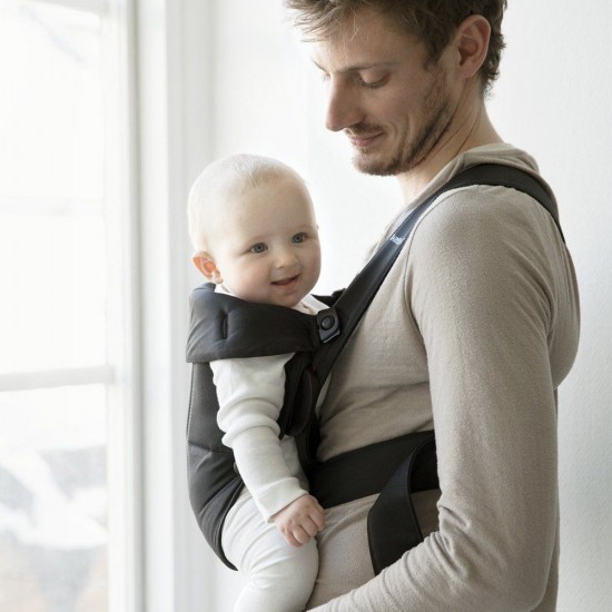 Marsupiu anatomic BabyBjorn Mini cu pozitii multiple de purtare Black Bumbac