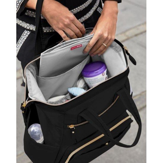 Geanta pentru scutece tip rucsac cu deschidere larga Black Skip Hop