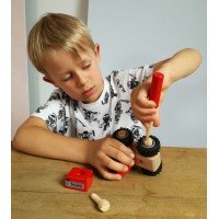 Tractor din lemn cu piese de insurubat Egmont Toys