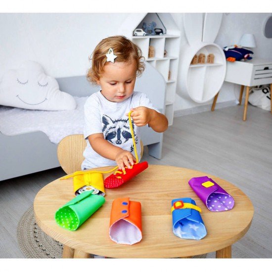 Joc de indemanare Hainutele Pinguinului Roter Kafer