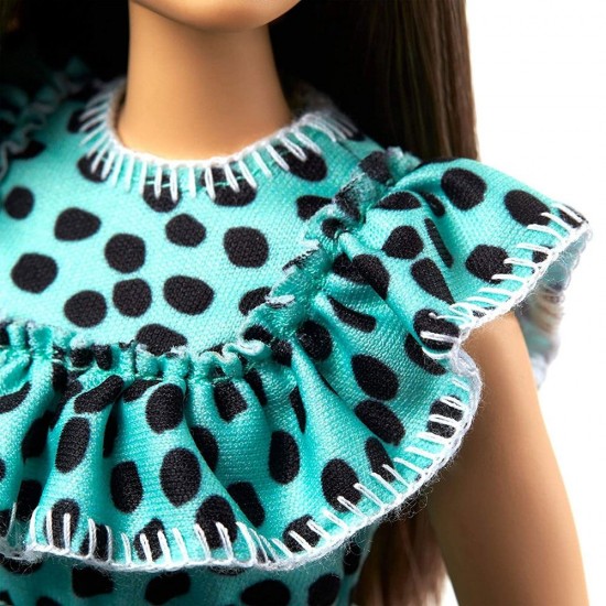 Papusa Barbie Fashionistas cu rochita verde