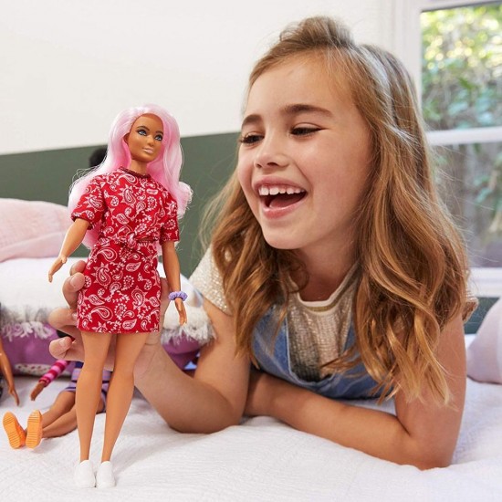 Papusa Barbie Fashionistas cu par roz