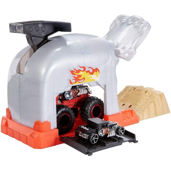 Pista de masini Hot Wheels Mattel Monster Truck Bone Shaker cu 2 masinute