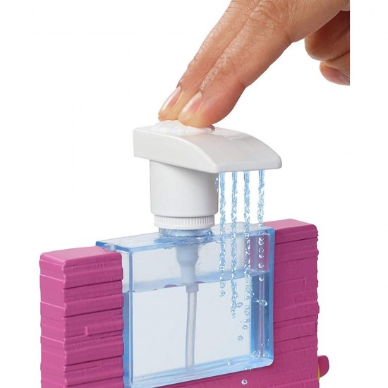 Set Barbie Mattel Estate cabina dus cu papusa si accesorii