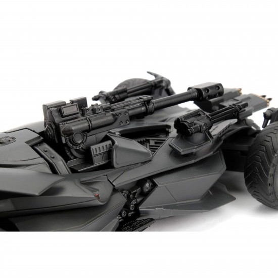 Masinuta de metal Justice League Batmobile cu figurina Batman