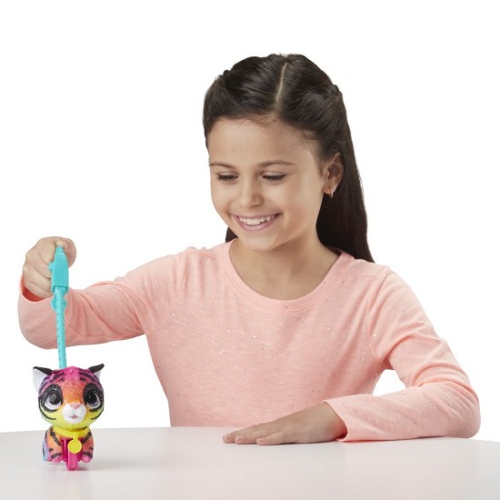 Pisica plimbareata FurReal