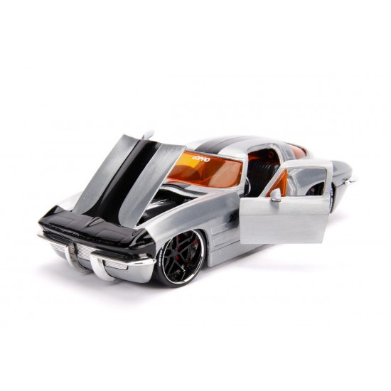 Macheta metalica Chevy Corvette 1963 scara 1:24