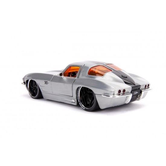 Macheta metalica Chevy Corvette 1963 scara 1:24