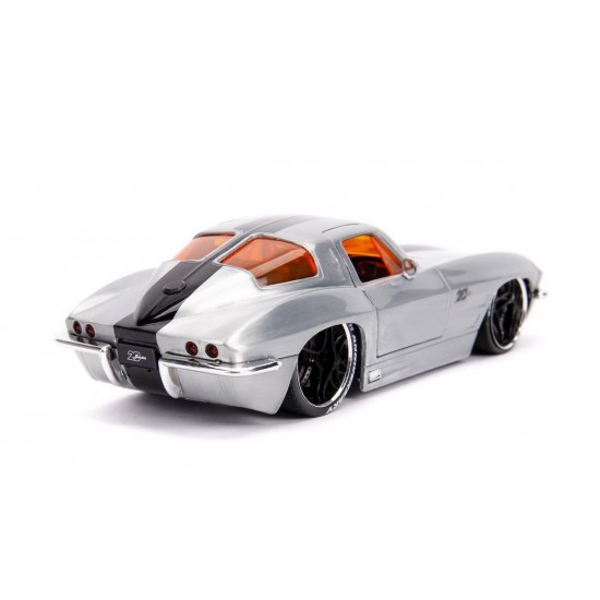 Macheta metalica Chevy Corvette 1963 scara 1:24