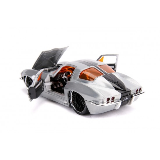 Macheta metalica Chevy Corvette 1963 scara 1:24