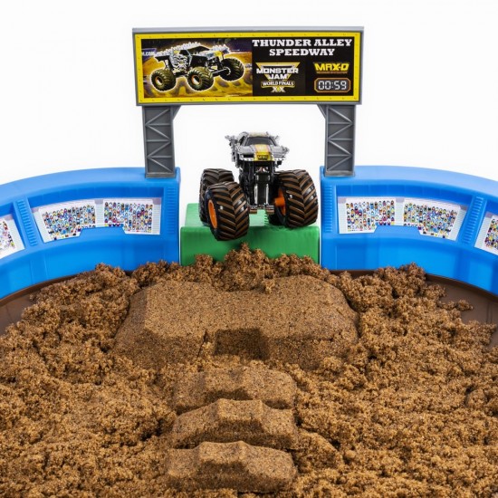 Set de joaca Monster Jam Arena 61 cm cu accesorii si masinuta exclusiva