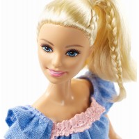 Papusa Barbie Fashionistas blonda cu hainute de schimb
