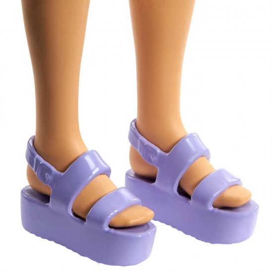 Papusa Barbie Fashionistas satena cu rochita verde