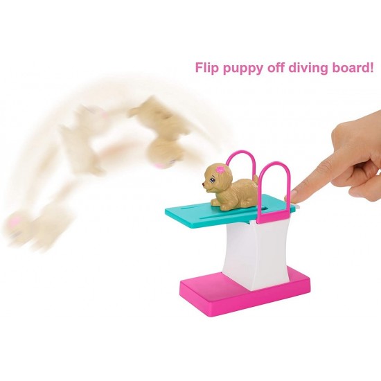 Papusa Barbie inotatoare