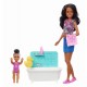 Set de joaca Barbie Babysitters - Papusa bruneta cu bebelus