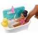 Set de joaca Barbie Babysitters - Papusa bruneta cu bebelus