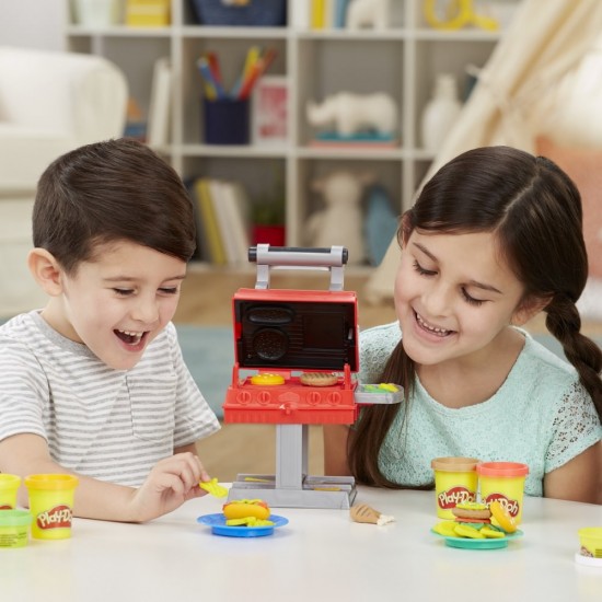 Set Play-Doh - Gratar cu forme si stampile