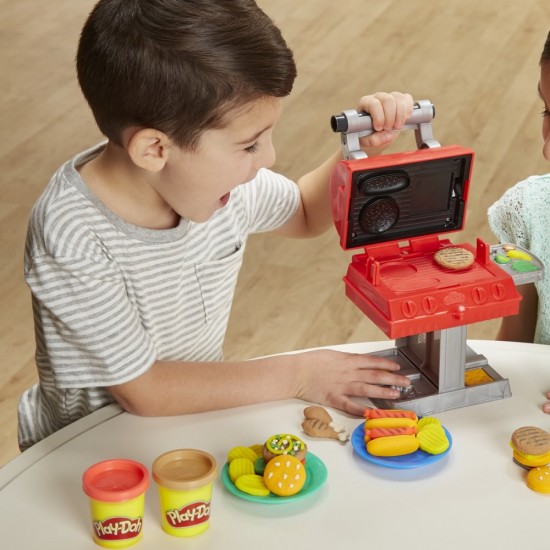 Set Play-Doh - Gratar cu forme si stampile