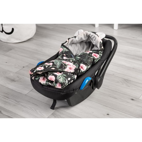 Paturica cu gluga pentru cos auto Sensillo Velvet Flori Negre