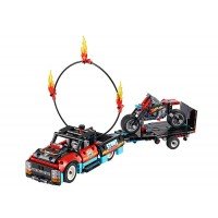 LEGO Technic - Camion si motocicleta pentru cascadorii 42106