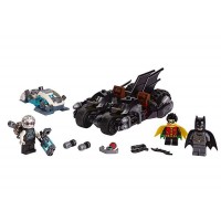 LEGO DC Super Heroes - Mr. Freeze in batalia pe batcycle 76118