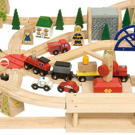 Circuit cu tren marfar din lemn